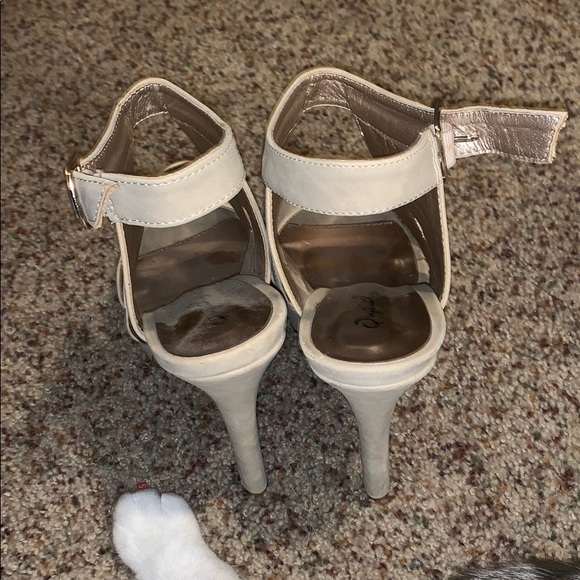 Heels - Picture 3 of 3